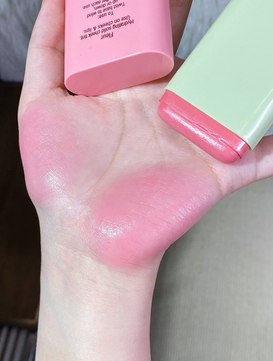 dJejingga's tweet photo. BETAPA CANTIKNYA SHADE INI 🫠💗MAKEUP AUTO KELIATAN KAYA ABIS MANDI ALIAS SEGERRR 🍓 https://t.co/h2ekEb8XfD