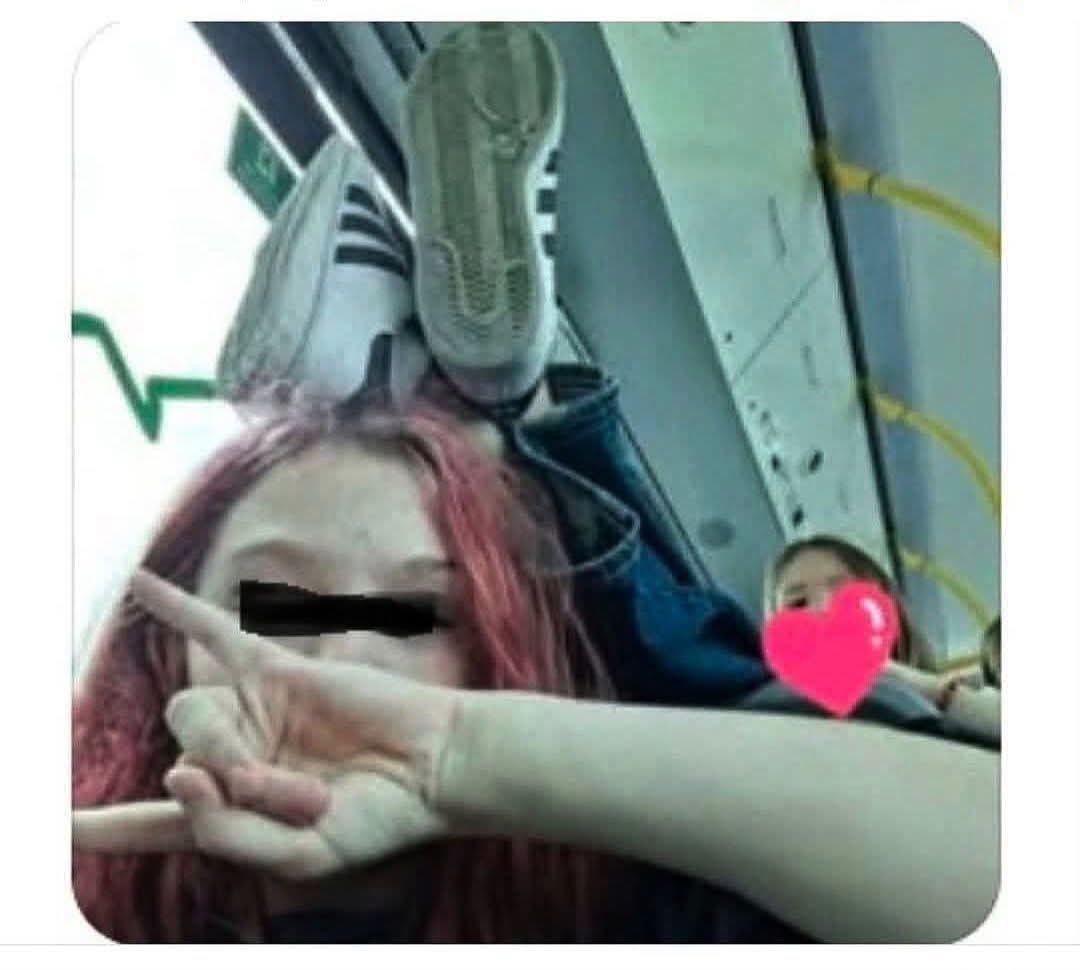_Lufcik_'s tweet photo. @Lucyna08305434 Prowokacja ?? 
Może porozmawiajmy lepiej o 11 latku kopniętym w twarz przez Ukraińca albo 16 latku który jest poszukiwany bo prawie poderżnął polskiego ochroniarza krzycząc ,, slawa ukrainie” 
Będąc w Polsce, w polskim klubie między Polakami.
Czas ich przesiać i cześć deportować https://t.co/Outol6qaxw