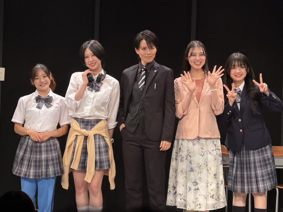 hiryu_tsukasa's tweet photo. 舞台「#彼女のいない教室」
ソワレもありがとうございました🙇‼️
KIMERUさんが観にいらして下さいました‼️嬉しかったなぁ…🥹しかも撮影可能パートでキメさんが撮って下さった写真がとても良い写真で😭載せさせて頂きます🥹‼️(快く掲載許可頂きました🥹)
明日もぜひ‼️🏫🎫 https://t.co/c5PJKesCba https://t.co/ncEKZ1TI5g