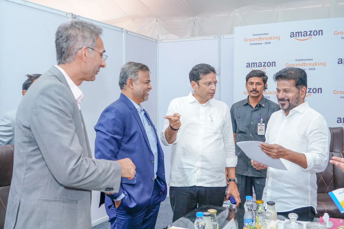 TG4development's tweet photo. అమెజాన్ డేటాసెంటర్‌తో తెలంగాణ డిజిటల్ భవిష్యత్తుకు మరో భారీ ముందడుగు
ఫ్యూచర్ సిటీలో అమెజాన్ డేటా సెంటర్ శంకుస్థాపనతో తెలంగాణ ప్రపంచ స్థాయి డిజిటల్ మౌలిక సదుపాయాలు, పెట్టుబడులు కేంద్రంగా మరింత బలపడుతోంది. #Amazon #TelanganaDevelopment #DataCenter #TelanganaRising #DigitalTelangana https://t.co/h7Q3FCtepk