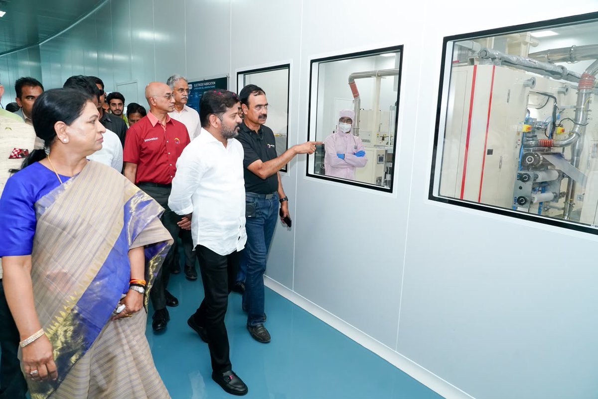 TG4development's tweet photo. తెలంగాణ రైజింగ్‌కు అమర రాజా వంటి పరిశ్రమలే బలమైన పునాది.  తెలంగాణను 2034 నాటికి $1 ట్రిలియన్ ఆర్థిక వ్యవస్థగా, దేశ GDPలో 10% వాటా సాధించే రాష్ట్రంగా తీర్చిదిద్దడమే లక్ష్యమని సీఎం రేవంత్ రెడ్డి తెలిపారు. #TelanganaDevelopment #AmaraRaja #EV #IndustrialGrowth #RevanthReddy https://t.co/77AvwJr50X