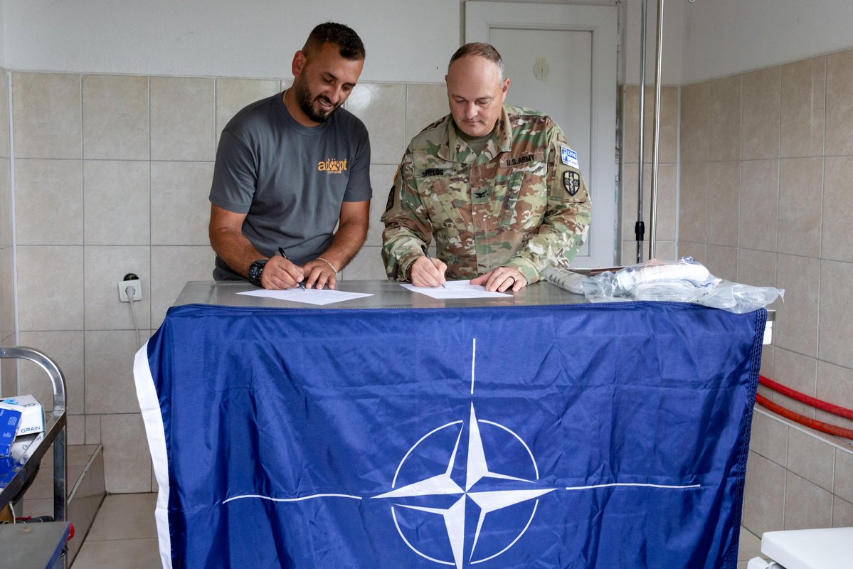 NATO_KFOR's tweet photo. Regional Command-East (RC-E) of the #NATO-led #KFOR mission partnered with a local veterinary clinic in Mitrovicë e Jugut/Južna Mitrovica, donating veterinary equipment and working alongside local veterinarians to provide care for animals in the area.

#TogetherStrongerForPeace https://t.co/venKn8qMRc