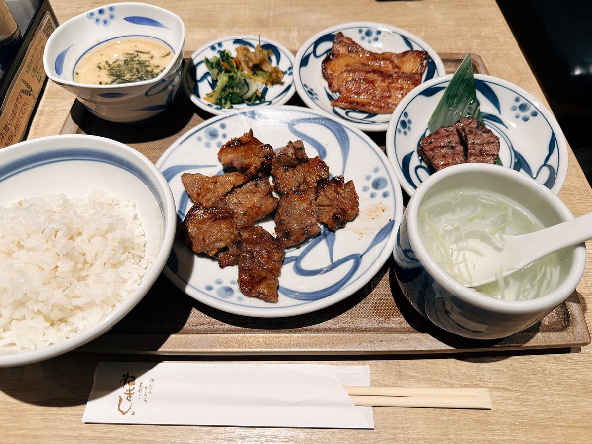 1022mecha's tweet photo. 豚旨辛焼のクーポンが切れそうだったので大慌てで駆け込みのねぎし
今週末仙台で牛タン食べるってのに！

 #発狂逆立ちねぎしスト https://t.co/NcfGnVDm86