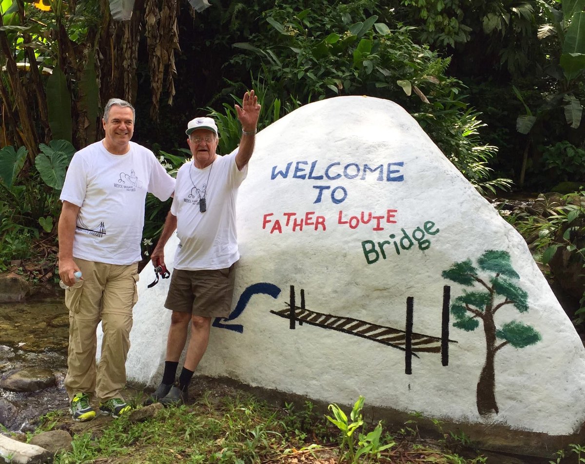 MDE_ESPERANZA's tweet photo. El Merendón 🍃

En 2015, la comunidad de Santa Margarita de Guanales (antes Guanales), recibió un regalo que cambió su historia: la construcción del Puente “Father Louie Richard”

Fue diseñado y construido por el Ing. MP Dumesnil, quien viajó muchas veces a Honduras 🇭🇳 https://t.co/xi66mBDfHA