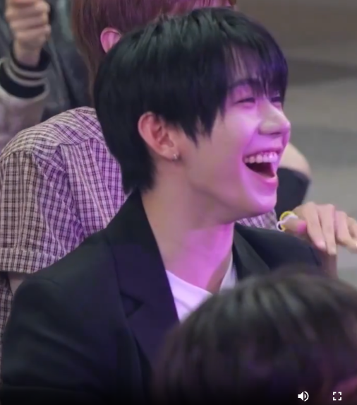 jaeyumiii_'s tweet photo. #Proudfather #Proudhusband HAHAHAHAHHA https://t.co/tPYPbzqTPv