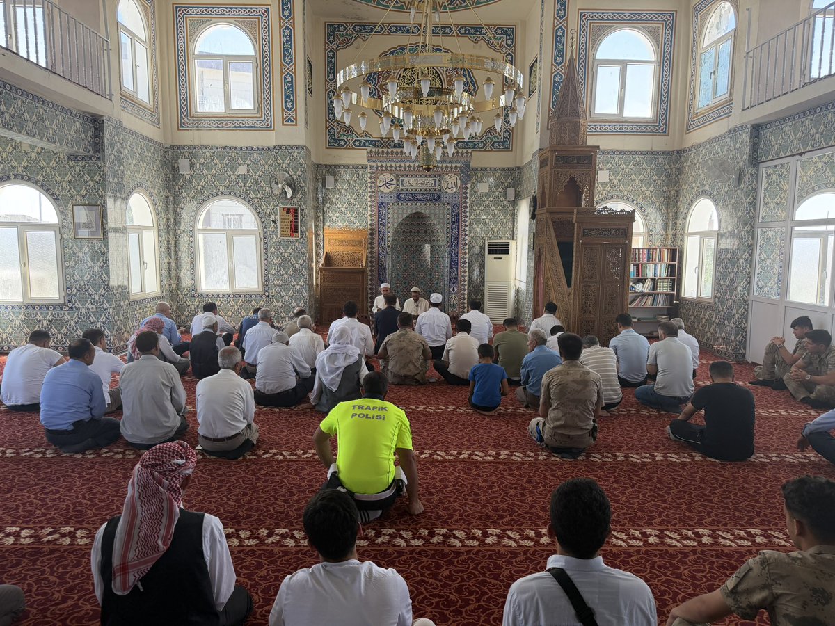 tc_guclukonak's tweet photo. 📍 Merkez Camii

Kaymakamımız Sayın Semih MEMİŞ, ilçe protokolüyle birlikte 15 Temmuz Demokrasi ve Millî Birlik Günü dolayısıyla şehitlerimiz için düzenlenen Mevlid-i Şerif programına katıldı. https://t.co/F2hgbEbXVG