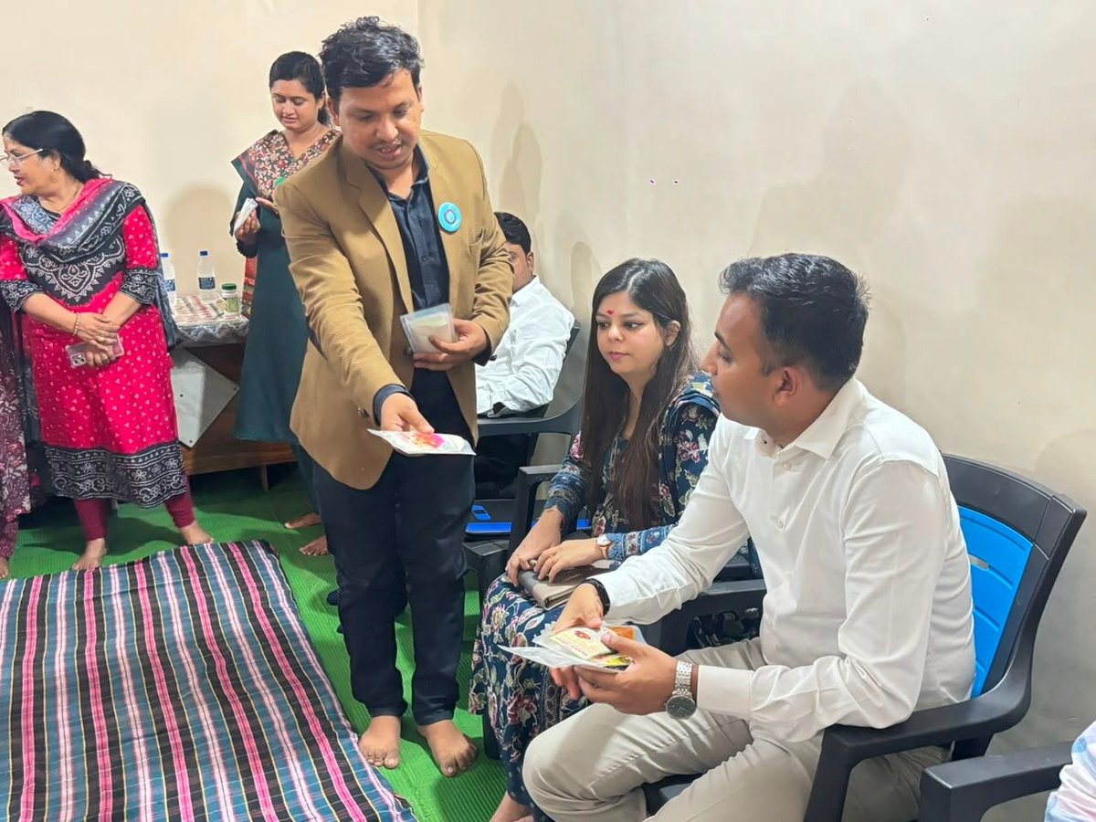 MandlaCollector's tweet photo. महिलाओं की आय बढ़ाने और जिले में मशरूम उत्पादन को प्रोत्साहन देने की दिशा में एक महत्वपूर्ण पहल करते हुए सीएमटीसी बिछिया में स्व-सहायता समूह की दीदियों एवं पायलट मशरूम फार्म कंपनी के बीच अनुबंध पर हस्ताक्षर किए गए
RM-https://t.co/ukJh4nL95U
@JansamparkMP
@CMMadhyaPradesh
#mandla https://t.co/8sQZMAublx