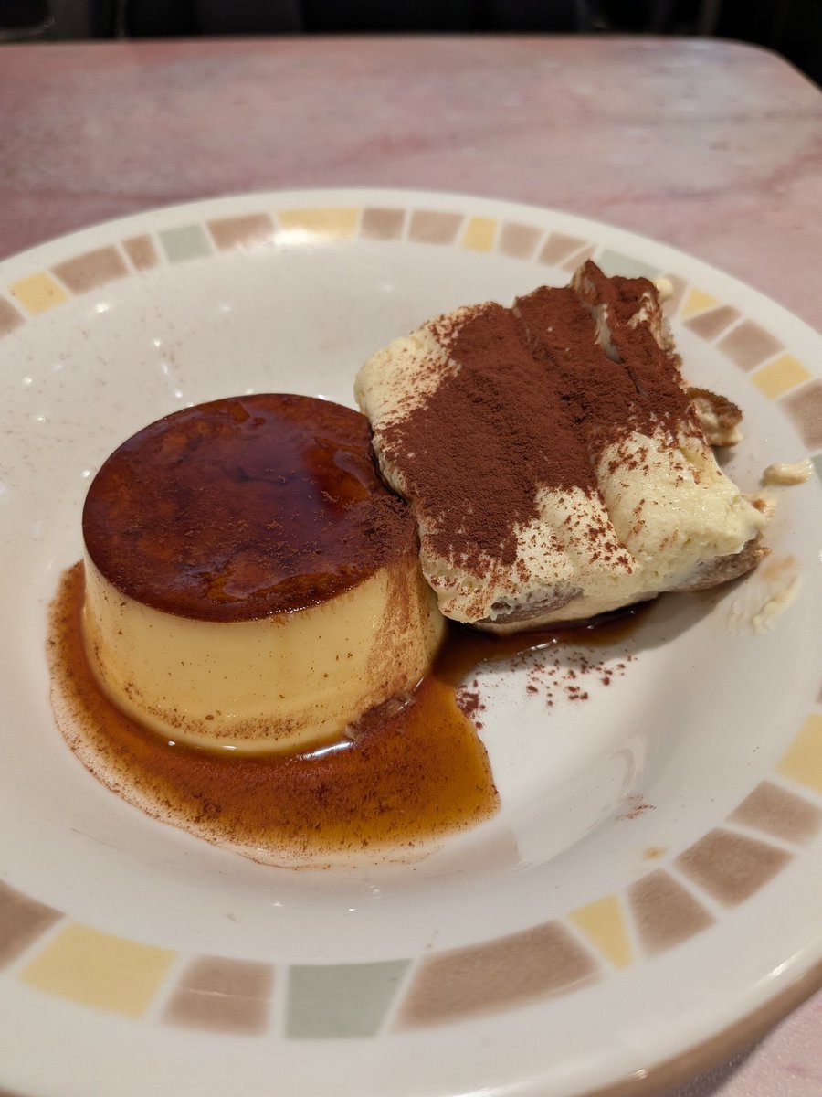 kyo_panko's tweet photo. サイゼリヤ。暑いから冷たいかぼちゃスープがおいしかった。プリン&amp;ティラミスも食べたよ https://t.co/hM0NsgUoeO