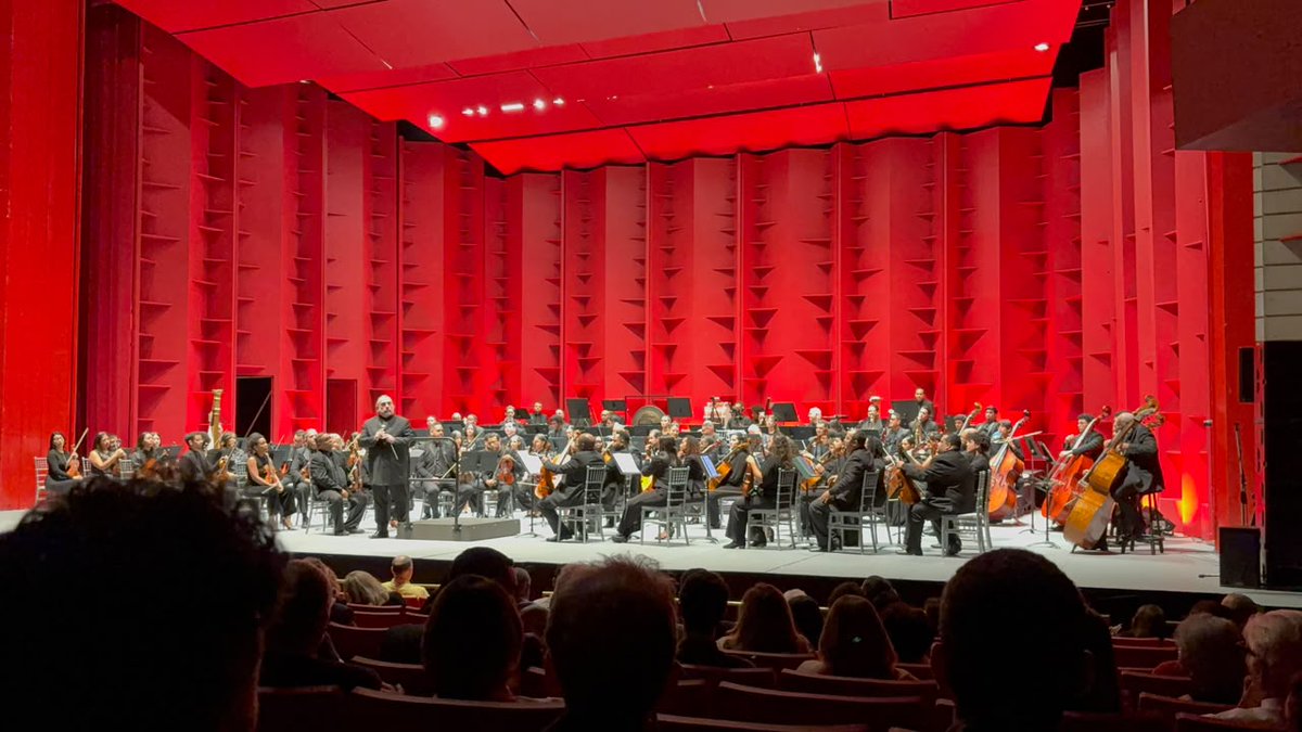 PCutural's tweet photo. Integrantes de El Sistema Punta Cana brillan junto a la Orquesta Filarmónica de Santo Domingo en el Teatro Nacional https://t.co/FBFLGcGriM https://t.co/9Qo0Vymabi