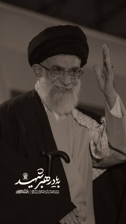 Hos4731sein's tweet photo. خونخواهی برای ملت ایران فقط یک واژه نیست؛ یک هویت تاریخی است. همانگونه که برای حسین(ع) خون خواستند، امروز نیز برای رهبر شهید خونخواهی می‌کنند. این پیوند عمیق بین عاشورا و انقلاب، رمز ماندگاری این مسیر است.
#یا_لثارات_الخامنه_ای https://t.co/3bgqInWgCV