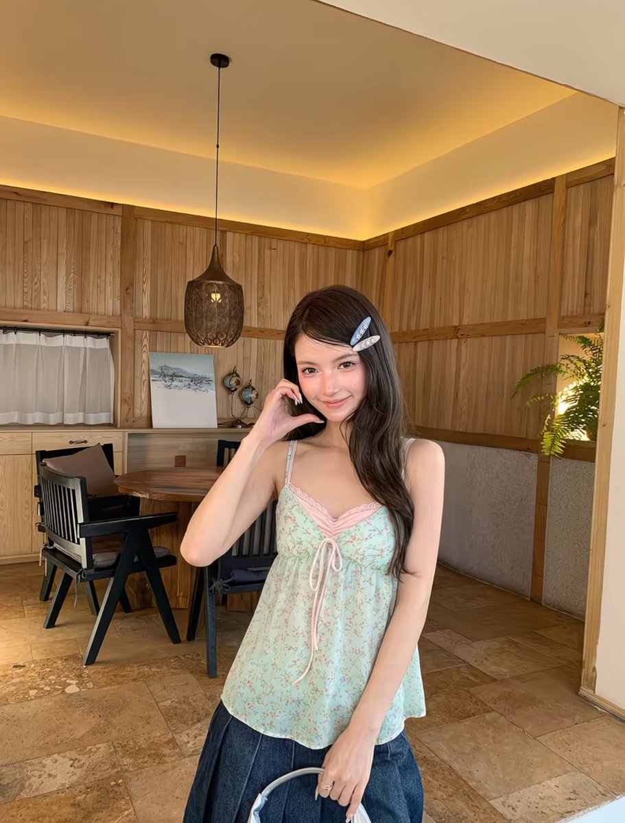 findsbykl's tweet photo. Hii semuaa, aku rencananya akan ke cina 🇨🇳awal bulan agus n akan buka po jastip handcarry baju n tas lucu” gini, all under 100k (udh harga bersih n inc fee jastip), ada yang tertarik ga yaa? Nanti akan aku share katalognyaa🤍 bisa req barang juga yaa #jastipchina #zonauang https://t.co/UmuMeeRLBn