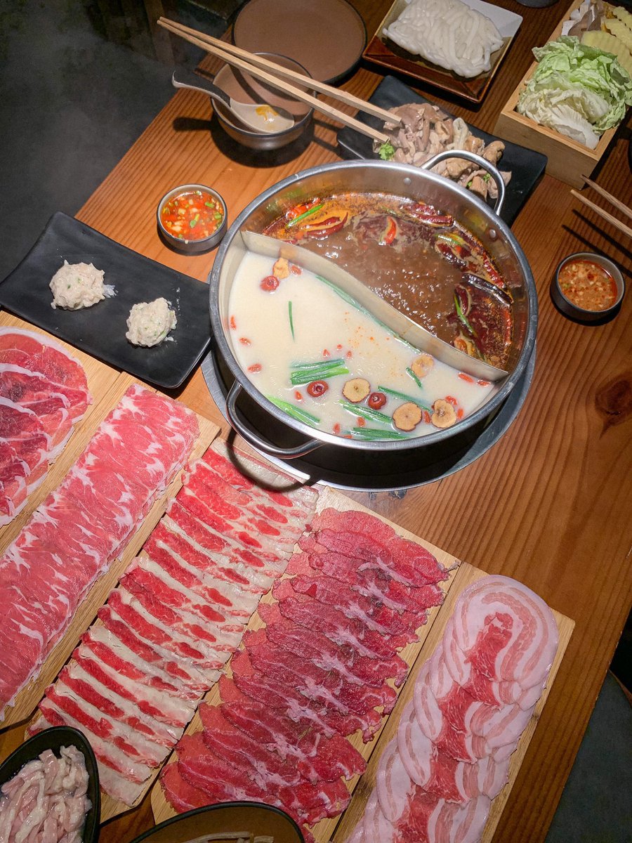 viewwrs's tweet photo. - สามก๊กหม่าล่า (แบบชั่ง) ถูกมาก อร่อยมากด้วย คิวเยอะ 
- Heihei hotpot เปนบุฟที่คุ้มมากก ไปเชียงใหม่ทุกครั้งต้องกิน
- Hotpot man บุฟเฟต์อร่อยในราคาดี แต่สาขาน้อยและไกล https://t.co/E3DinaPTMj