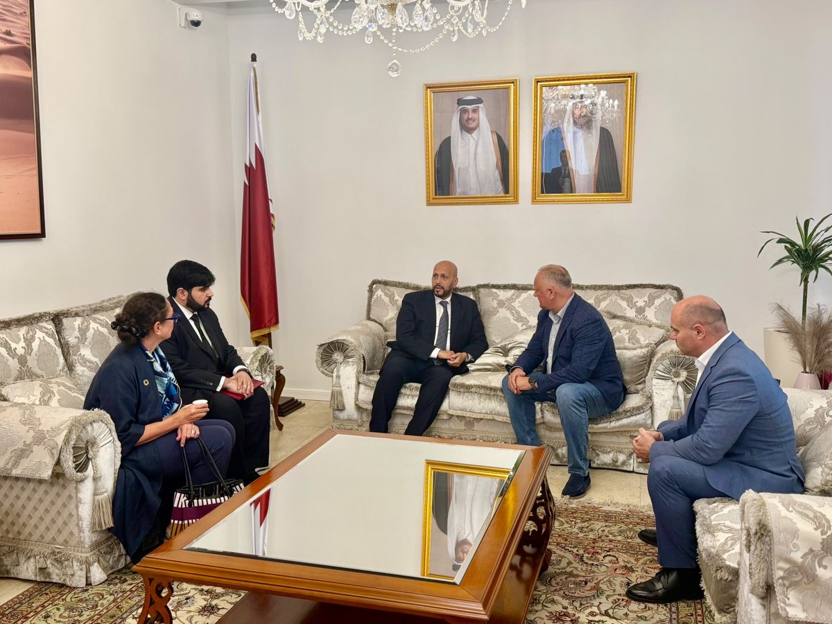 QatarEmb_Chisnu's tweet photo. استقبل سعادة الدكتور / تركي بن عبدالله زيد آل محمود، سفير دولة قطر لدى جمهورية مولدوفا، في مقر السفارة، فخامة الرئيس السابق لجمهورية مولدوفا السيد إيغور دودون، لتقديم واجب العزاء في وفاة صاحب السمو الأمير الوالد الشيخ حمد بن خليفة آل ثاني. https://t.co/gdGFogg2we