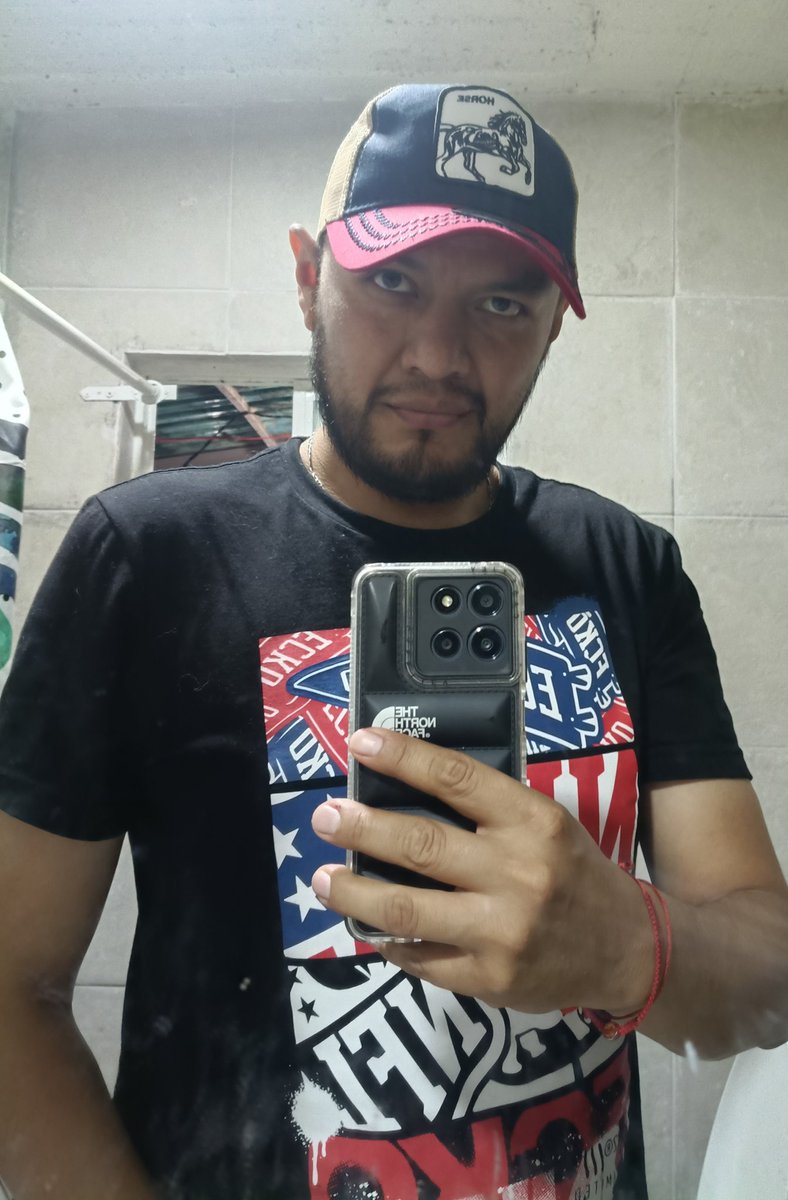 DavidValmel's tweet photo. Me veo bien con gorra o nel 
#hombresgay #gorra #gaymexico https://t.co/tlveAEiLfz