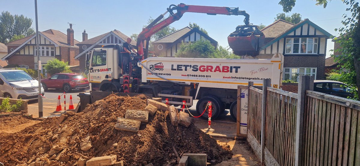GandJLandscapes's tweet photo. Our latest project is coming nicely π Fencing is finished & dig out & sub-base going smoothly thanks to Rob at 'Let's Grab It'π #Nottingham #landscaping #Mapperley #creatingyourperfectspace https://t.co/ACv8ewCRCD https://t.co/6p0tuwsmo1 https://t.co/R6h1FL2kXP