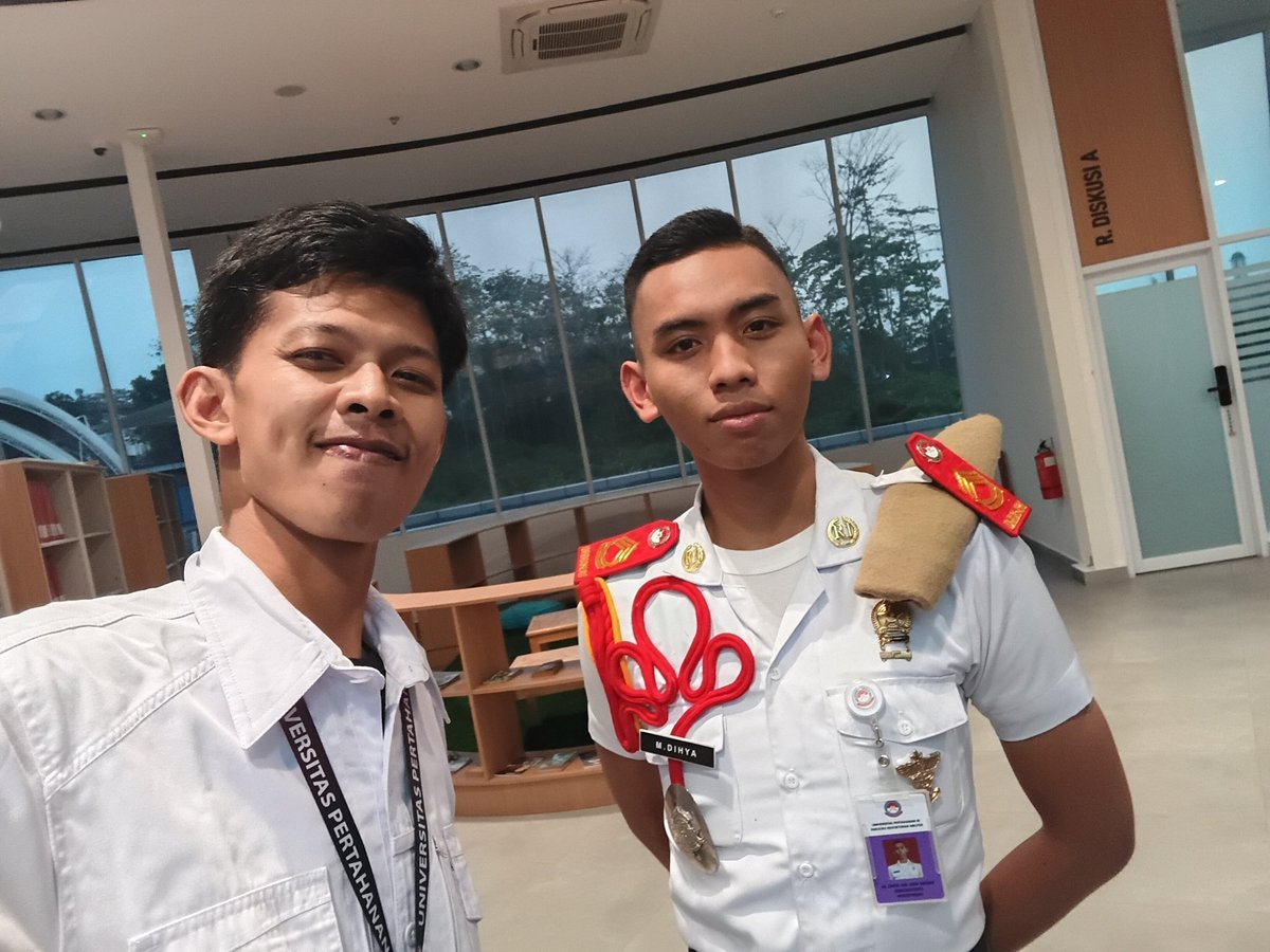 adamfawara2's tweet photo. Lagi Campus Tour di Unhan, ketemu Dihya yang ikut CoC S3 https://t.co/wvq3hPunB2