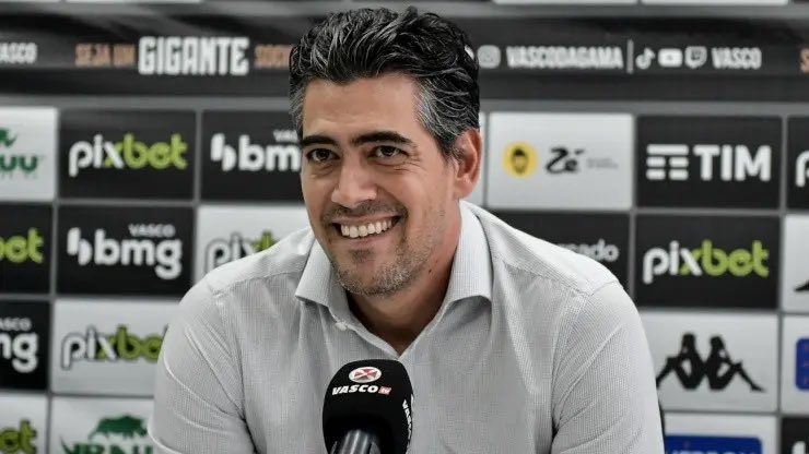L_Fernando08's tweet photo. Paulo Bracks ignorando essa lista e observando cautelosamente o segundo volante reserva de 17 anos do Deportivo Lá Caceta da Venezuela https://t.co/ROwnHIy8Ao