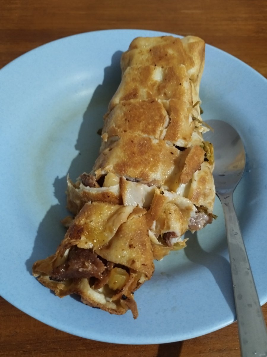 cerydeism's tweet photo. #bimamam let's call it a treat for fighting today ! 

Sebenernya dari 3 hari lalu di kulkas (minggu malem belinya), niatnya dimakan hari senin, cuma aku masih sibuk jadi gak ada waktu ehe.. https://t.co/DthbMbaPaR