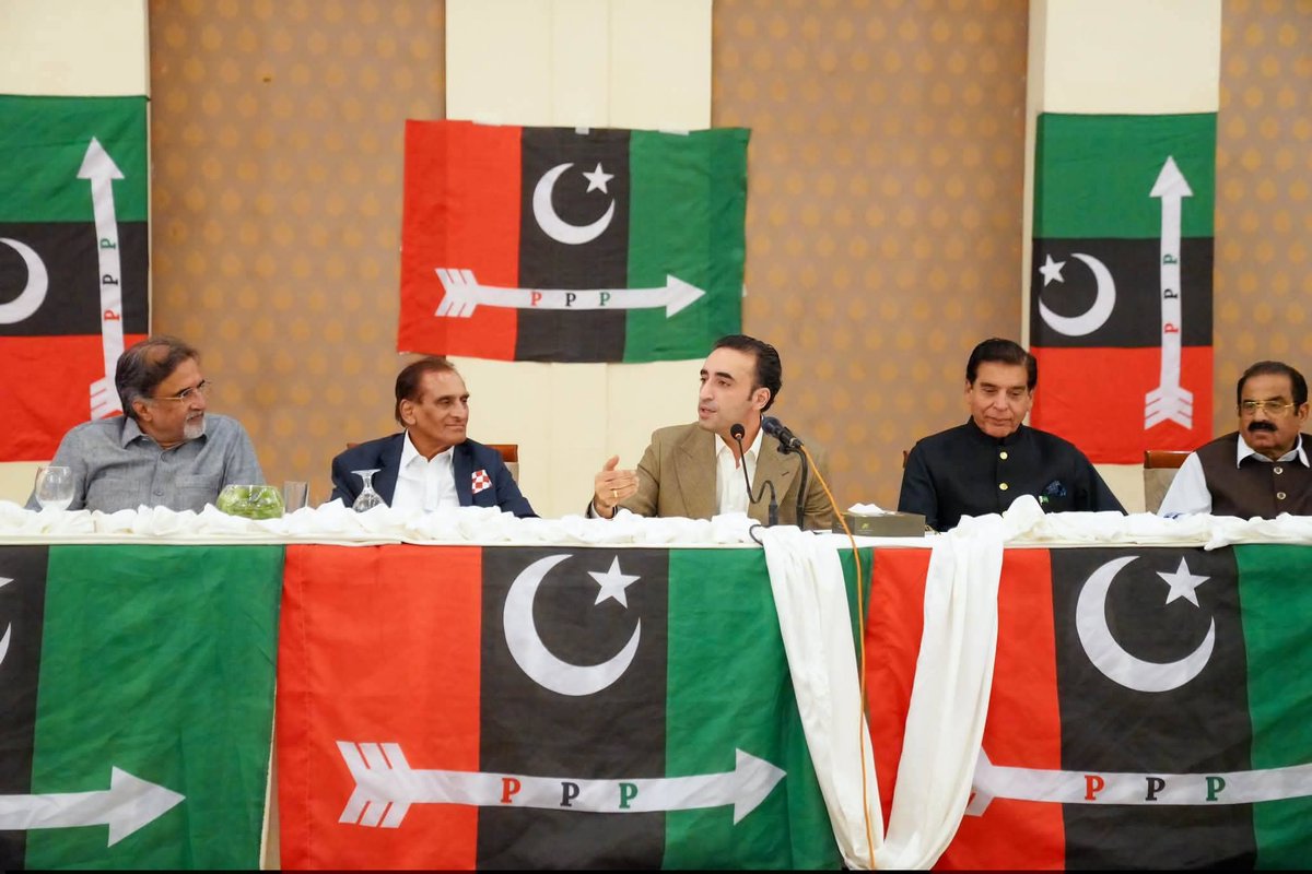 asadintizar_'s tweet photo. کراچی کے عوام آج بھی نہیں بھولے کہ 90 کی دہائی میں الطاف حسین کی سیاست نے کس طرح شہر کا امن، ترقی اور عوام کا جینا حرام کیا تھا۔ میں ہرگز نہیں چاہتا کہ اس طرز کی سیاست کو آزاد جموں و کشمیر میں فروغ ملے۔

چیئرمین پاکستان پیپلز پارٹی، بلاول بھٹو 
#آزاد_کشمیر_کا_نشان_تیر https://t.co/7naHplsDiT