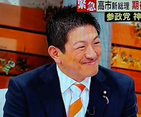 lovemana0505's tweet photo. 嘘つきって特徴的な笑顔をつくるよね。 https://t.co/2Iml29qQrJ