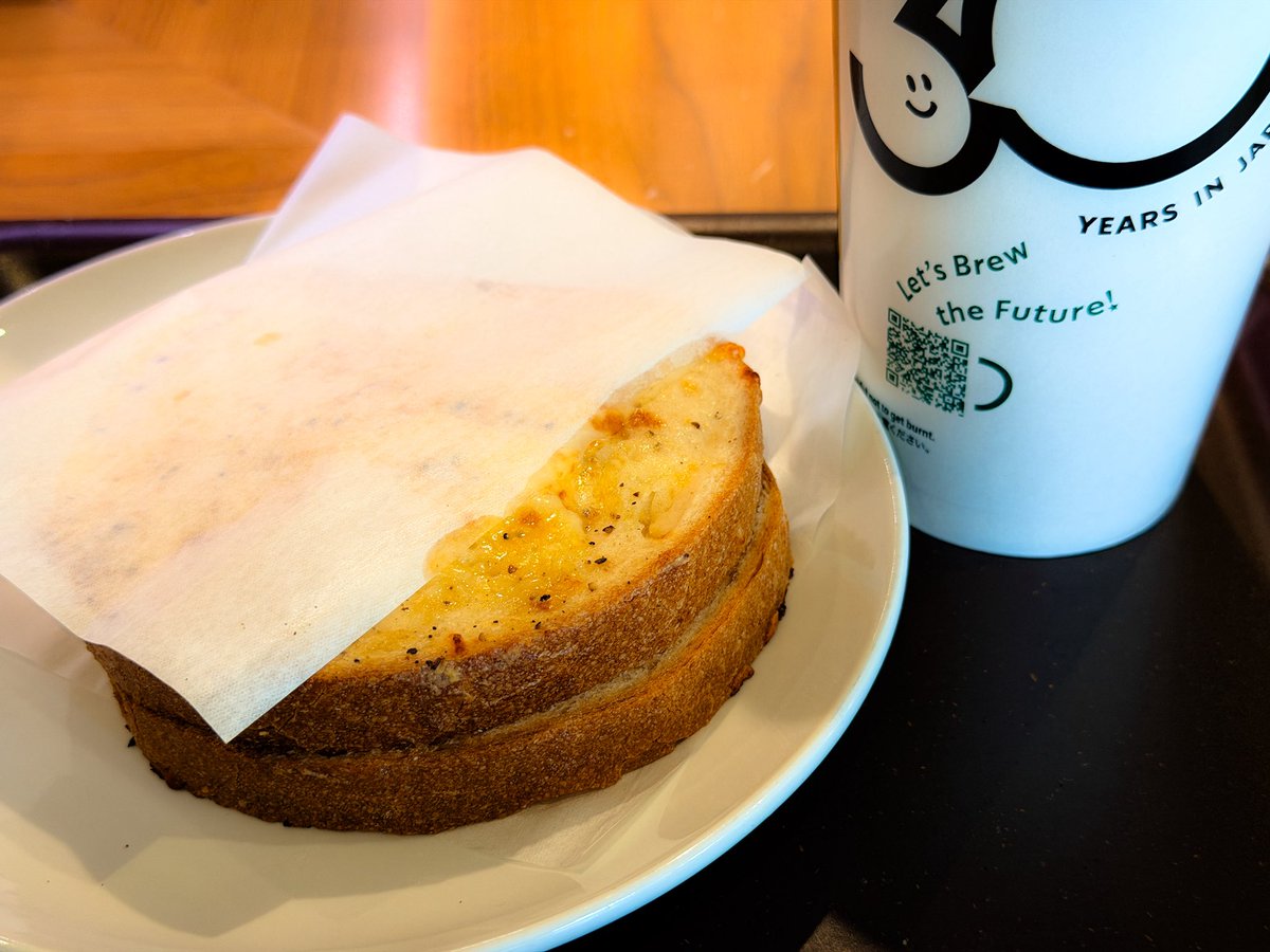 sunalife's tweet photo. 仕事終わった〜。
今日もいろいろあったにゃ〜。大変だけど、少しずつ前に進んでいる気がするにゃ！
お疲れ様でしたにゃ。(ΦωΦ) https://t.co/tXpVnRO5S8