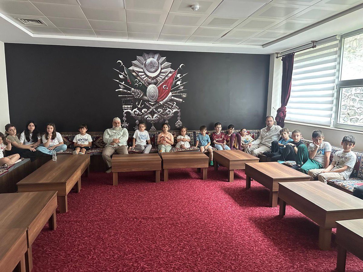 GSB_OFGM's tweet photo. 🇹🇷 #15TemmuzDemokrasiveMilliBirlikGünü 

Has odamızda çocuklarımıza 15 Temmuz’un anlam ve önemini anlatan bir sunum gerçekleştirdik.

Aziz şehitlerimizi rahmetle, kahraman gazilerimizi minnet ve saygıyla anıyoruz.

Unutmadık, unutmayacağız. 🇹🇷

#DemokrasiVeMilliBirlikGünü https://t.co/oGndgu1WAU