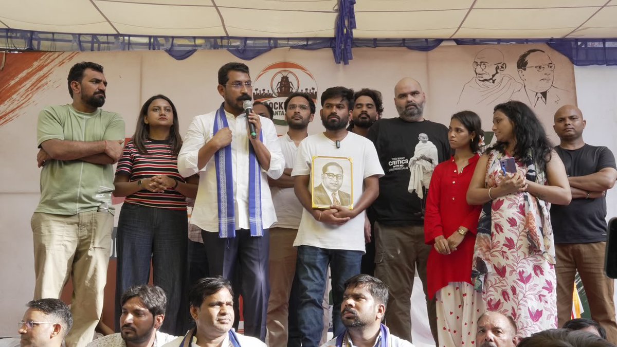 Cockroachisback's tweet photo. Bhim Army chief Chandrashekhar Azad, who’s also an MP from UP’s Nagina, joins the protest today to show solidarity with Sonam Wangchuk and CJP. 

We thank him for amplifying students’ voices! https://t.co/w6bxBAeSGw