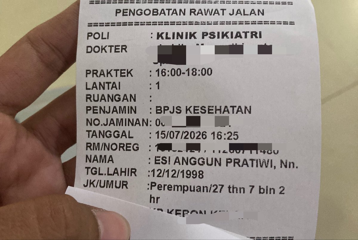 esianggun_'s tweet photo. h-1 sidang skripsi jadi pasien rawat jalan psikiater https://t.co/WaiCOFpHpJ