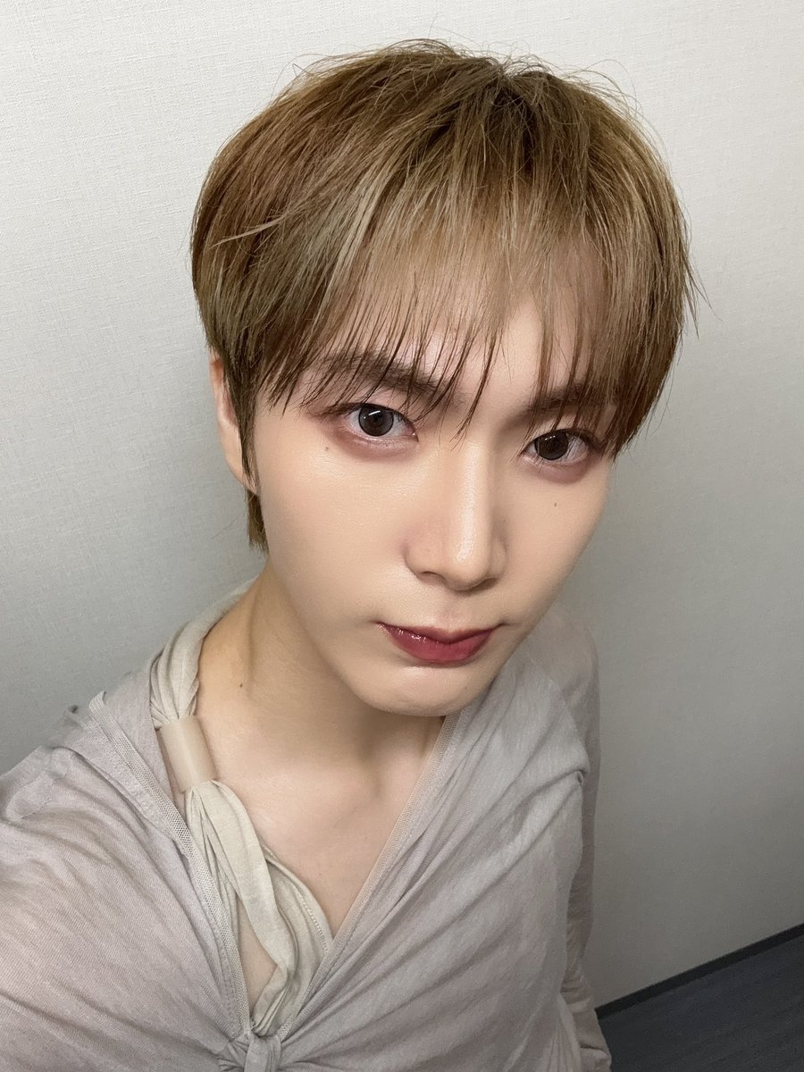 OmegaX_members's tweet photo. [#OX]

도쿄 공연 완!
즐거웠어요!!><

#OMEGA_X #오메가엑스
#케빈 #KEVIN https://t.co/B0MCEb7L6L