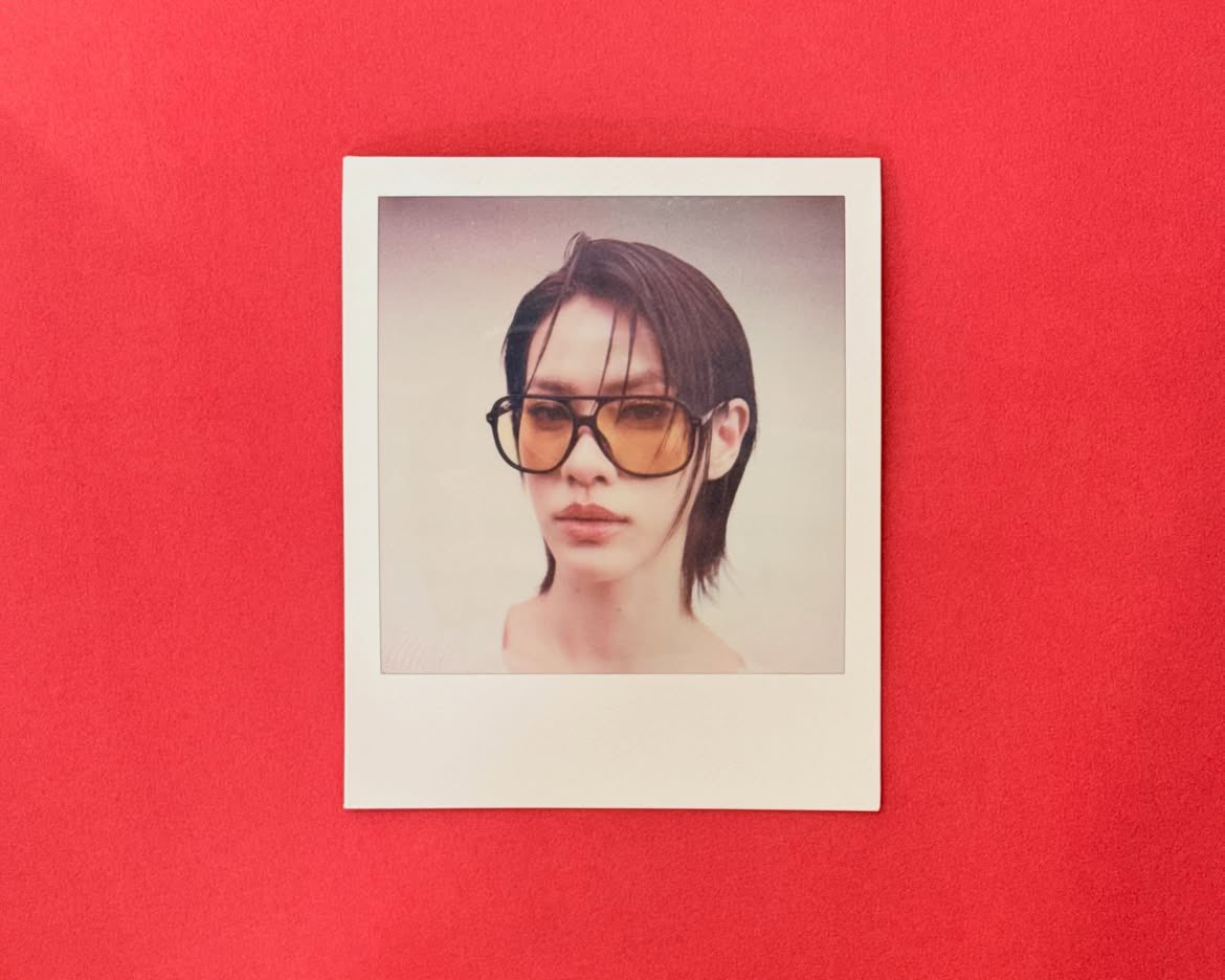 EmiBonnieTH's tweet photo. [📸] emiamily — IG Post Update (150726)

Classic mood on🤎🐶 with @.rayban A timeless frame for every moment with RB2198 BILLS ✨ 

#RayBan
#emiamily https://t.co/oCY5Xvho0p