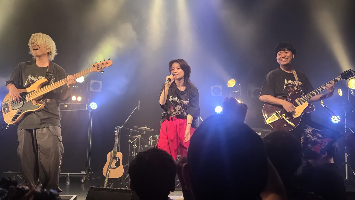 umeyann's tweet photo. 本日 #阿倍野ロックタウン で行われた、#ナンカノユメ ワンマンライブに行って来ました🎶
屋外でない、ナンカノユメを見るのは初🎵
映像の演出と音楽を聞いてく中、気合いの入った841ちゃんの歌は椎名林檎のように感じる時が、何回かあった🎶
会場全体で盛り上がり、新曲も聞け楽しいライブでした😊 https://t.co/jXoOnUzUop