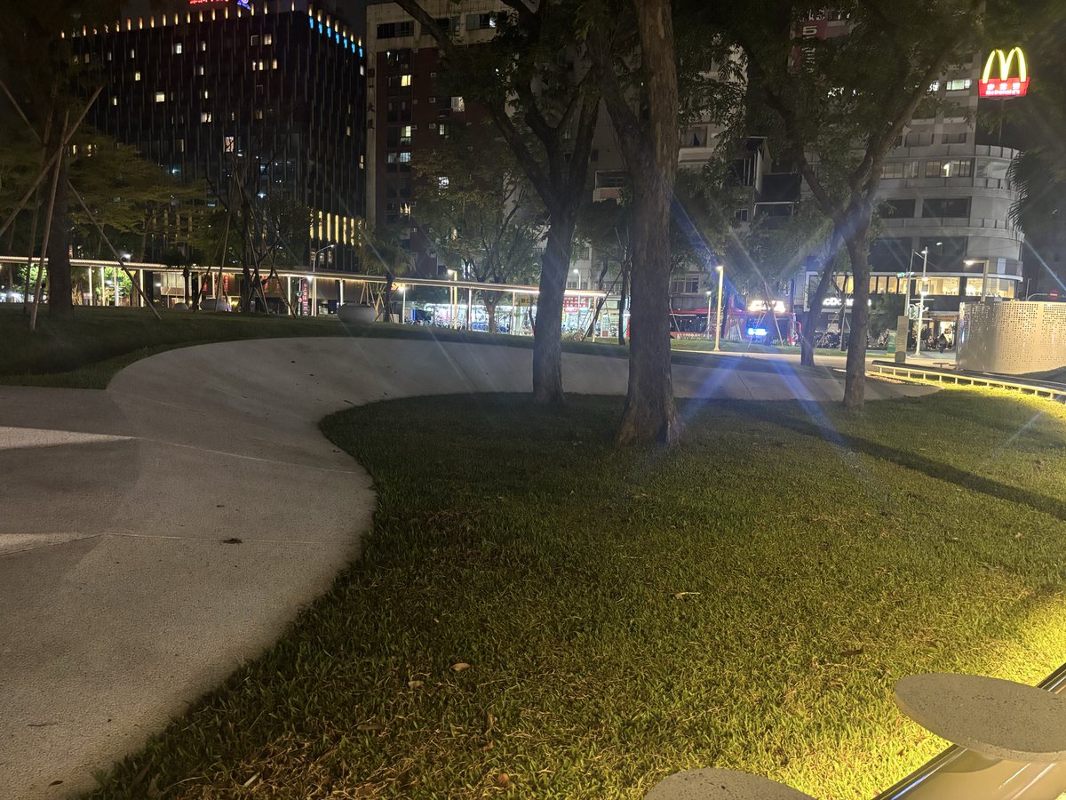 houseloren33's tweet photo. 發現可以小練滑板+單車的地方 https://t.co/VxZK4Nmqci