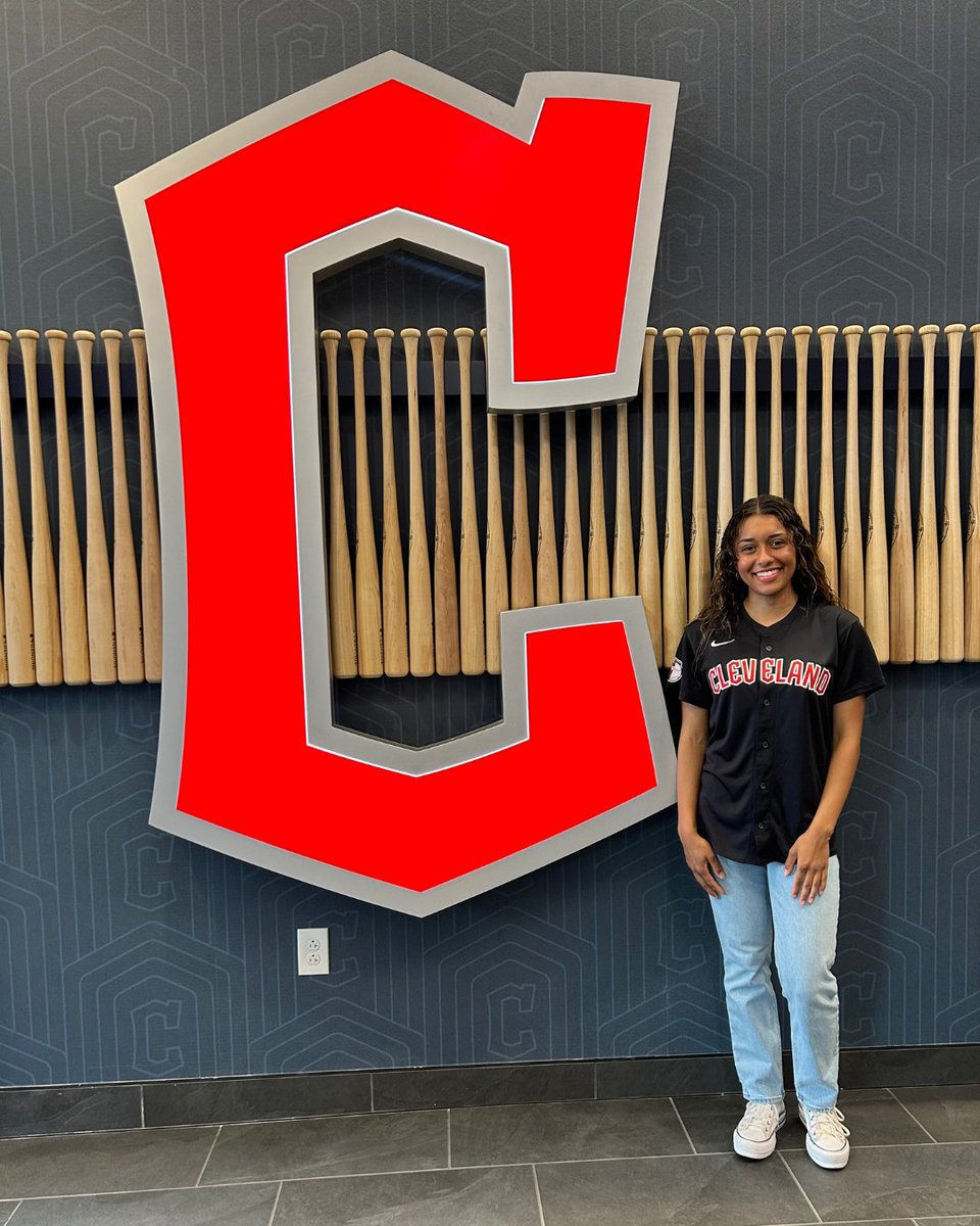 CLE_State's tweet photo. Dream internship? ✔️⚾

Brooke Bechtel, a senior sociology major with a sport and entertainment management minor, recently interned with the @CleGuardians. 

After discovering her passion through a CSU course and her leadership role with the Student-Athlete Advisory Committee, Brooke found the career path that was right for her.

Read her story at https://t.co/CU0kgnaP7D

#CleState #ClevelandStateUniversity