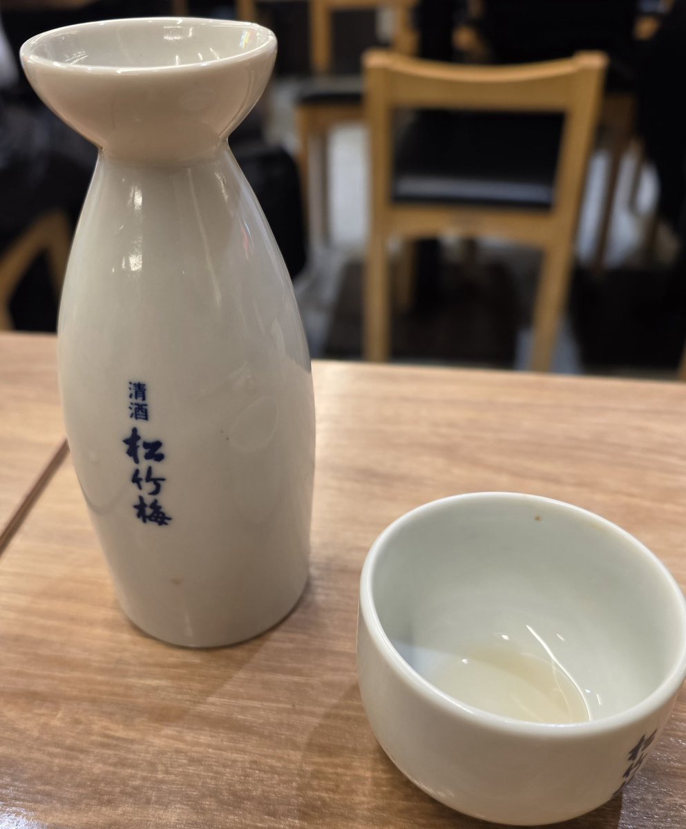 bubookeiji's tweet photo. 御徒町 一品390円からという安さの三九厨房 上野御徒町店。まだ新しい店ですかね、まずまずでした。
【難点】料理よりも運営がこなれてない。タッチパネルなのに通ってない注文、会計呼出ボタンを9回押すまで気付かない姉さん、卓を拭く時のアブコールスプレーが隣の席の客にかかってる、等々… https://t.co/hZ7dAoudlf