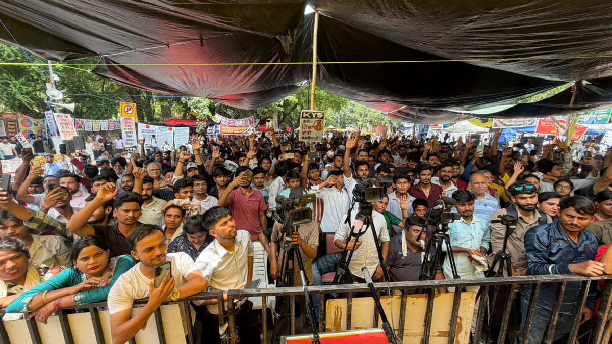 Cockroachisback's tweet photo. Jantar Mantar is Jam-packed on 25th day of the protest! 

#Pradhan_Must_Resign https://t.co/9gBE4oZABA