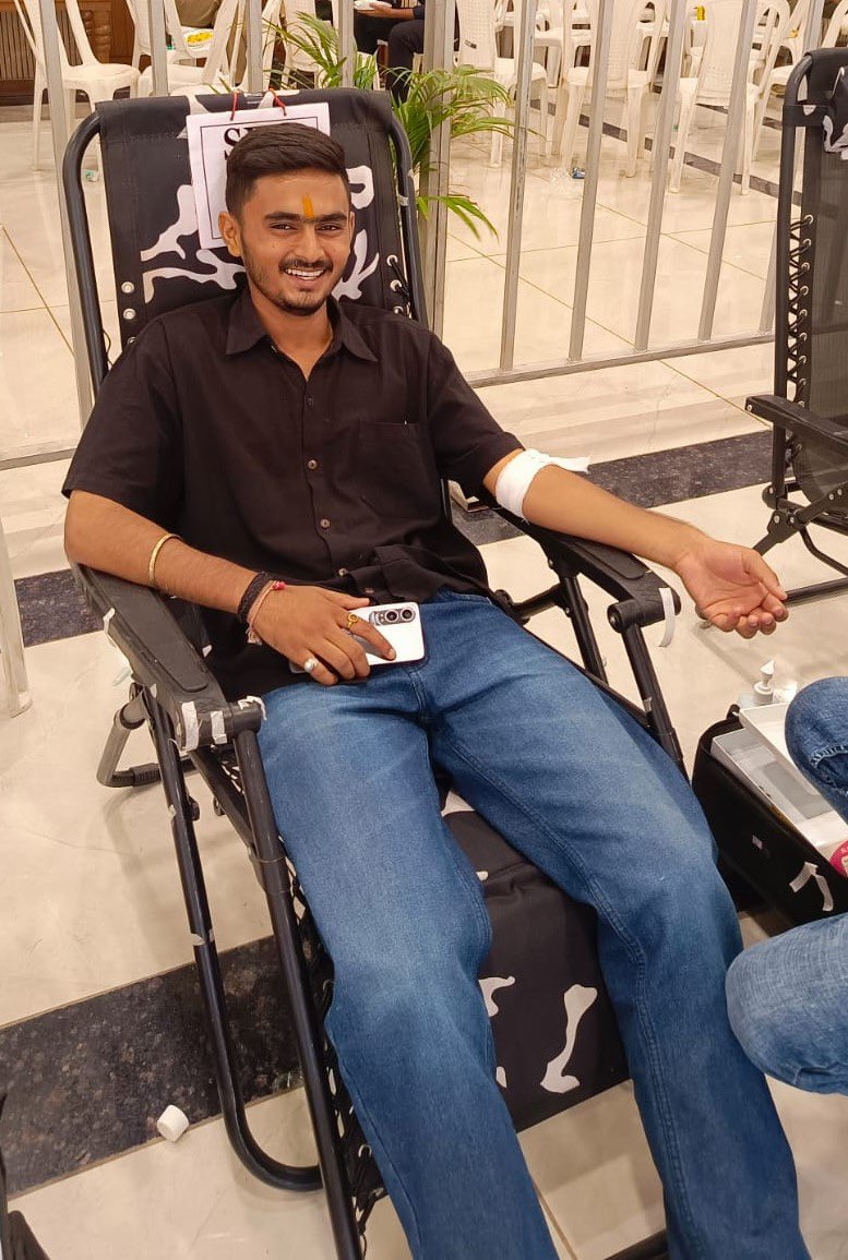 gtuoffice's tweet photo. “Donate Blood. Save Lives. Inspire Humanity”.

GTU-affiliated PG Schools’ officers, faculties, NSS volunteers and students demonstrated their spirit of selfless service by actively participating in the Blood Donation Camp held at Lok Bhavan, Gandhinagar.

#GTUNSS #BloodDonation https://t.co/4rMC6bg2rA