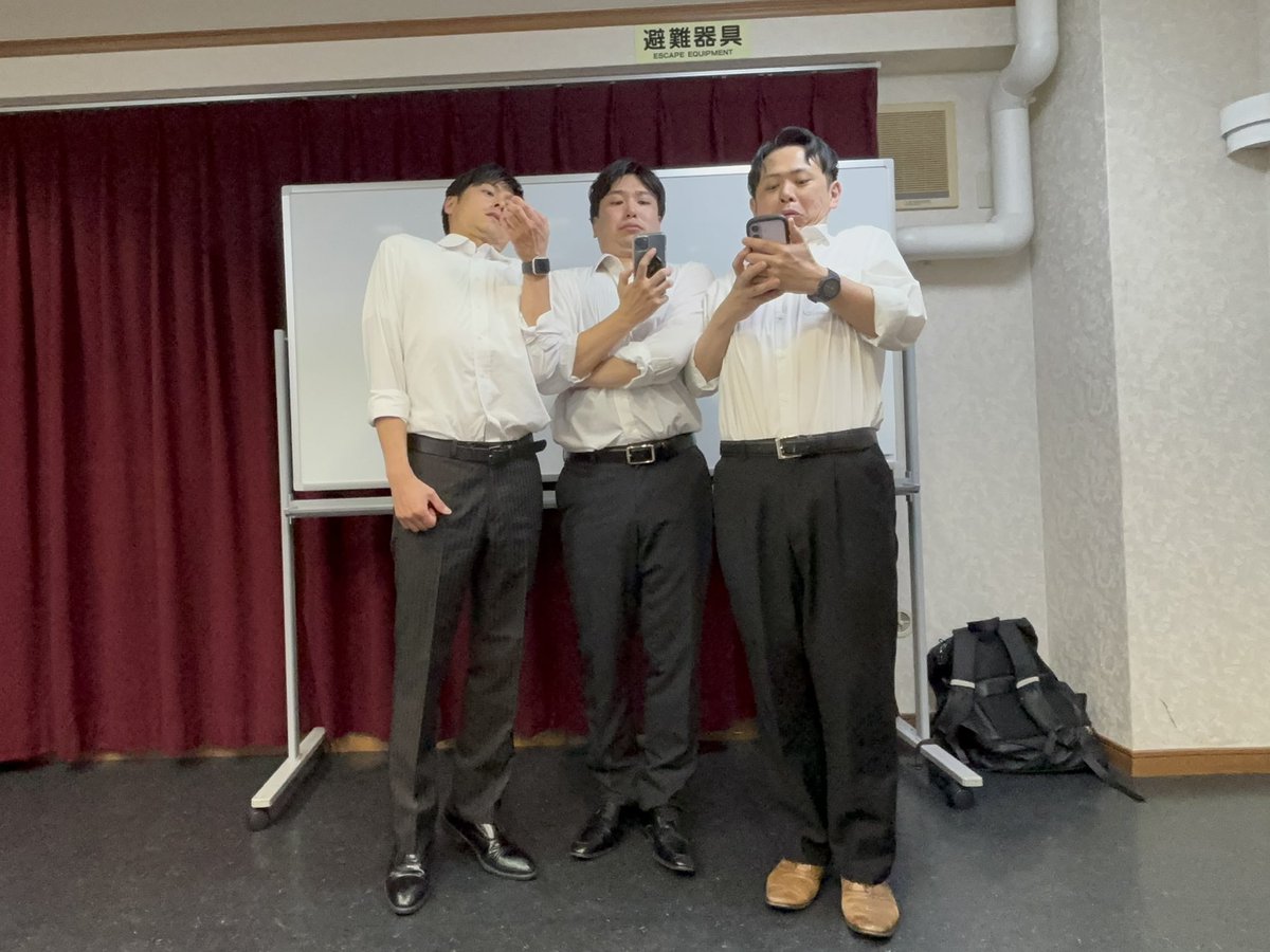 r0134000's tweet photo. 相方不在ライブ12
㊗️1周年㊗️
毎回今日が最終回って言うのになんだかんだで1年続いてるの笑う😂
3人のショートネタ？モノマネ？面白かった！！！
オーディション受かるといいねー！
最後のタイトル当てクイズ楽しかった笑
#相方不在ライブ
#チュランペット https://t.co/jTAfnPrjXm