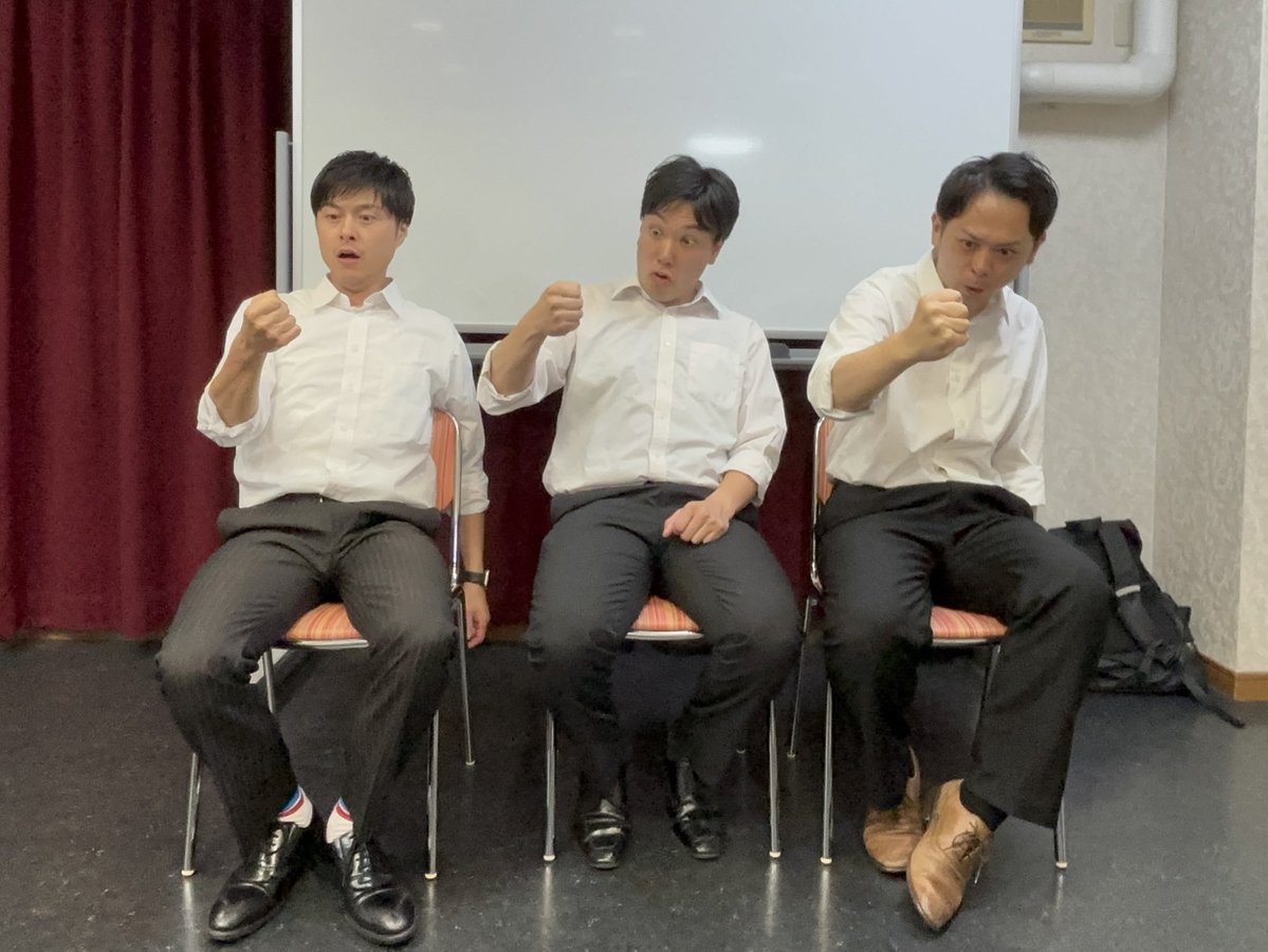 r0134000's tweet photo. 相方不在ライブ12
㊗️1周年㊗️
毎回今日が最終回って言うのになんだかんだで1年続いてるの笑う😂
3人のショートネタ？モノマネ？面白かった！！！
オーディション受かるといいねー！
最後のタイトル当てクイズ楽しかった笑
#相方不在ライブ
#チュランペット https://t.co/jTAfnPrjXm