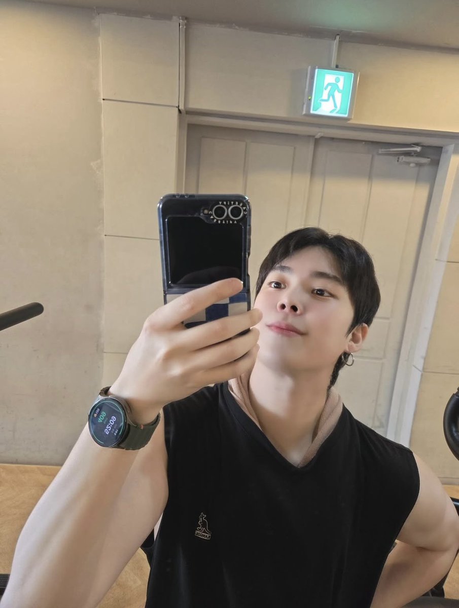 buttermilkbosom's tweet photo. 😭😭😭😭😭😭😭 https://t.co/WbWm0KoZDx