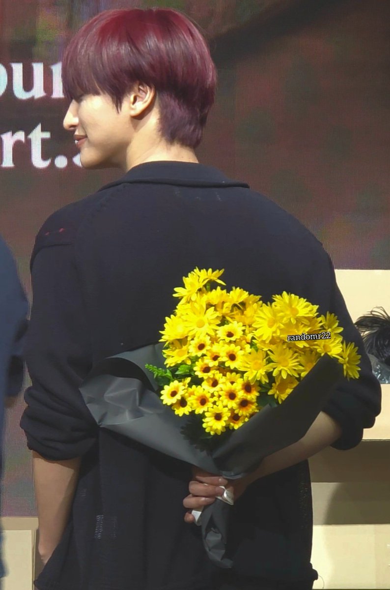 ✡さま☺︎ 2枚目の写真、花束がハート💛に見える🤭 素敵！