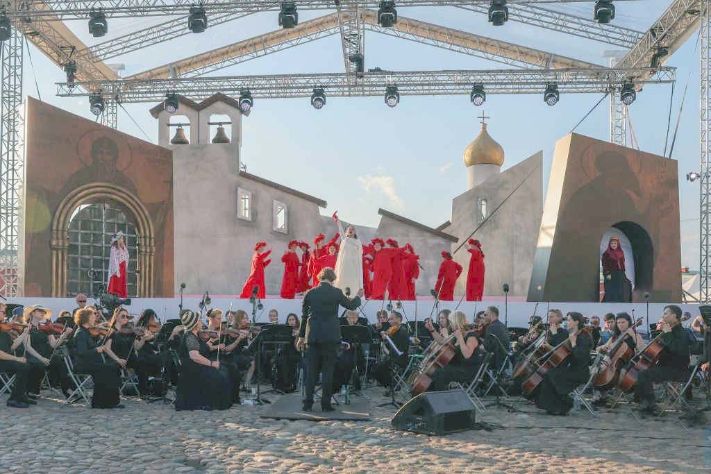 thandojo's tweet photo. 15th St. Petersburg Int'l "#Opera for All" #Festival opens
This year's event features four outdoors classical opera performances that are free to attend. https://t.co/RgHy9l90dG