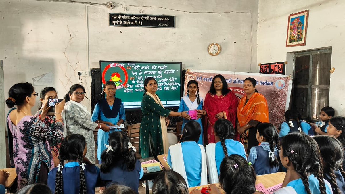 MandlaJSPRO's tweet photo. शासकीय कन्या हाईस्कूल पड़ाव में बेटी बचाओ बेटी पढ़ाओ योजना के तहत जागरूकता कार्यक्रम आयोजित
RM-https://t.co/Ji4BZxHhmr
@JansamparkMP
@CMMadhyaPradesh
#mandla https://t.co/3TYlPLErnx