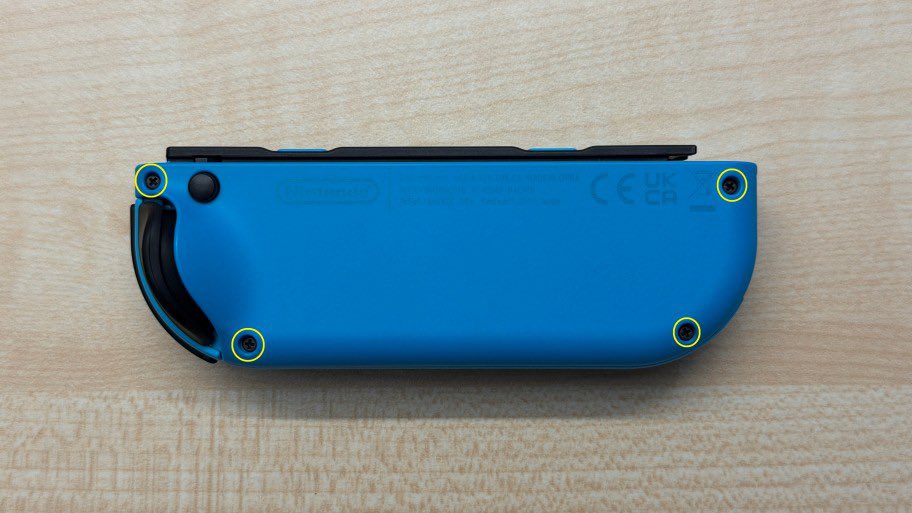 astrogo360's tweet photo. Nintendo détaille la procédure de remplacement de la batterie Joy-Con sur son site officiel ‼️

Il faudra effectuer 13 étapes et acheter le kit de remplacement ⬇️

- Batterie de remplacement : modèle HAC-006(-01)
- Tournevis cruciforme PH00
- Pincettes en plastique
- Spudger (levier) en plastique (le manche des pincettes fournies peut être utilisé à cette fin)
- Ruban adhésif double face (avec film de protection bleu)

Cela ne semble pas donc aussi facile que ce que j’aurais pu imaginer … ❌