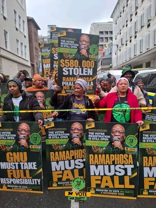 CadreNguyi's tweet photo. #MK Party today in Cape Town High Court, opposing Ramaphosa’s bid to stop Parliament’s Impeachment Committee. #VoteMKP #GwazaMkhontoGwaza 💚🖤 https://t.co/5i9hcqeTfh