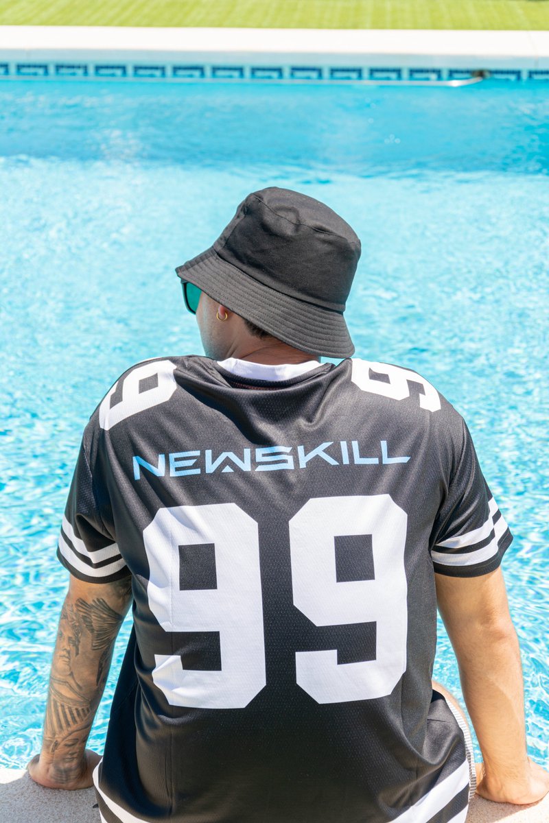newskill_ES's tweet photo. Tocar césped en verano con el inventario actualizado siempre es worth it 💦 https://t.co/jJJVHb7GqB