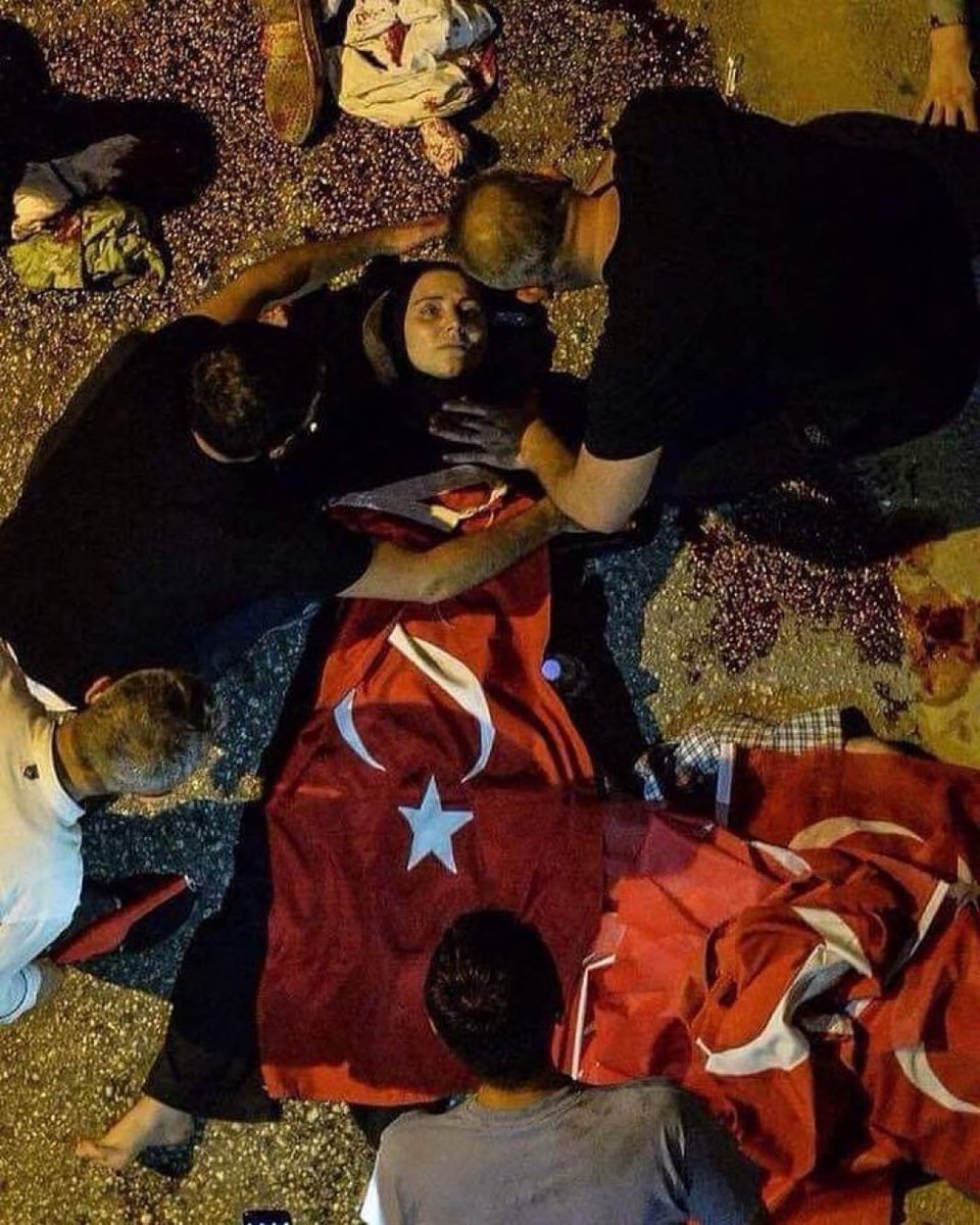 AHUFiGAN34's tweet photo. ❝Eşit değiliz; çünkü sizin ölüleriniz cehennemde, bizimkiler ise cennette.❞
— Hz. Ömer (r.a.)

#15TemmuzDestanı https://t.co/4G7JvRKlUv