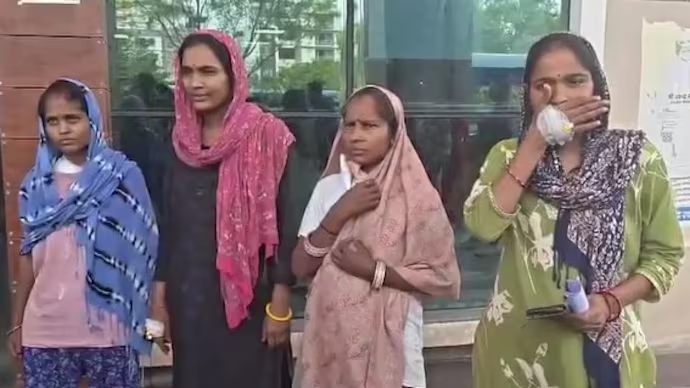 IndiaToday's tweet photo. 5 postpartum women in #Kota refuse dialysis, renew euthanasia plea over transplants
By: Chetan Gurjar
Read more:
https://t.co/K1iKh39pux
#MaternalDeaths #Rajasthan #Dialysis #Euthnasia #KidneyTransplants https://t.co/1XX47B4wK9