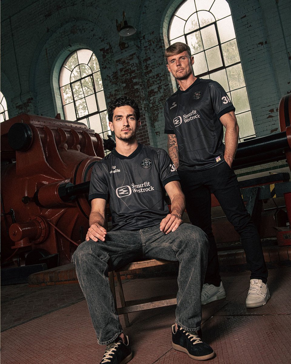 LaticsOfficial's tweet photo. Built on graft. ✊

Our 2026/27 @ONeillsSportsUK Away Kit is now on sale to supporters online.