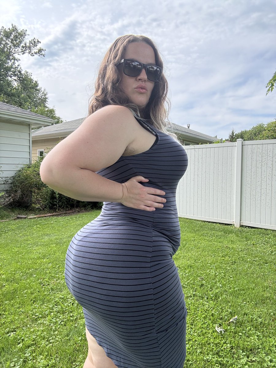 lularanaeba's tweet photo. Had to bring out the summer dresses🤠😎 https://t.co/5OEJXX3DEX