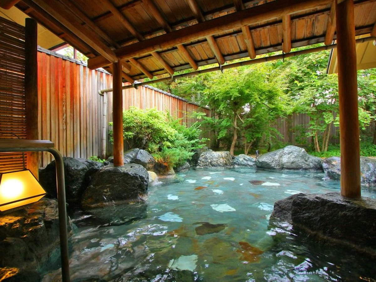 cospernda's tweet photo. 宮城にあるこの旅館、日本庭園が綺麗すぎる！

8,000坪の敷地がまるごと庭になってて、
全部屋からこの景色が見えるらしい。

朝起きて、窓の外がこの庭だったら最高だろうな〜！ https://t.co/oMdeyocB5l